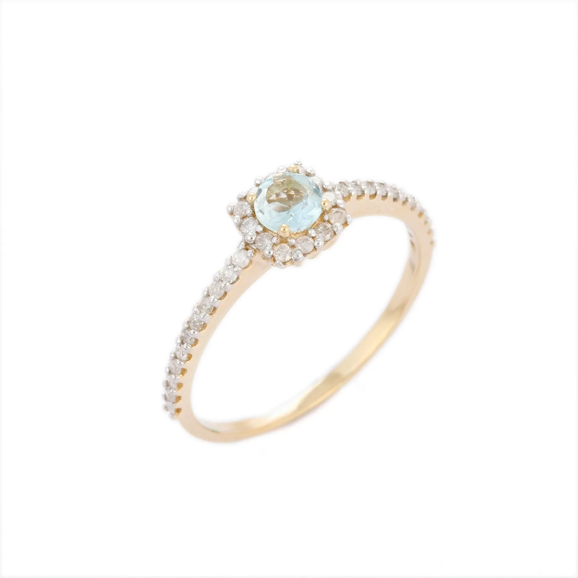 14K Gold Aquamarine Ring