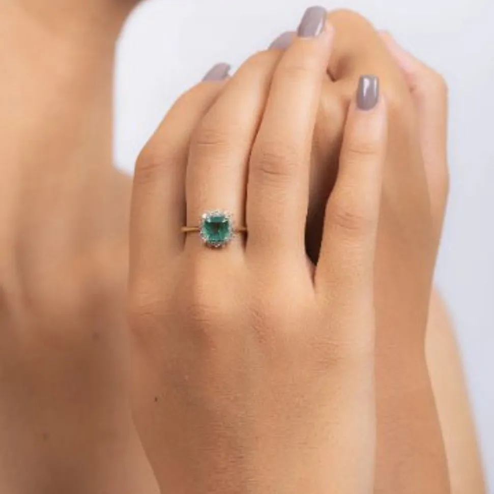 18K Yellow Gold Emerald Ring