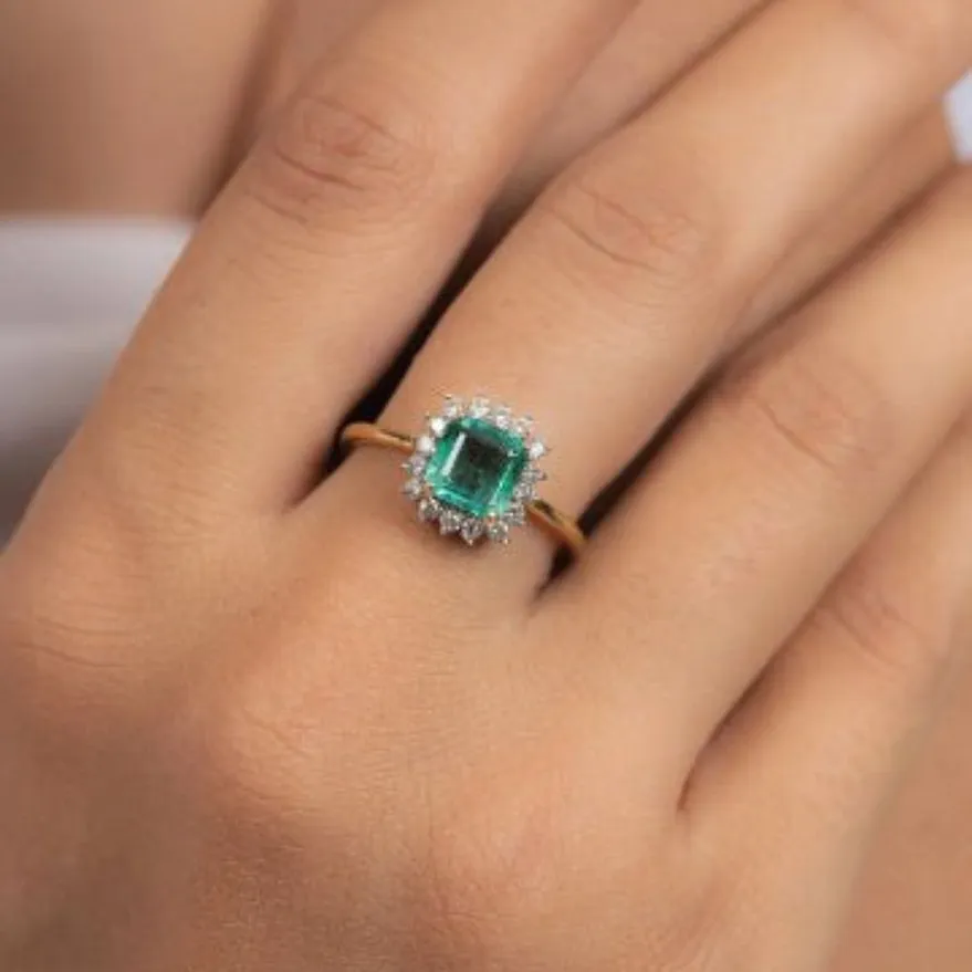 18K Yellow Gold Emerald Ring