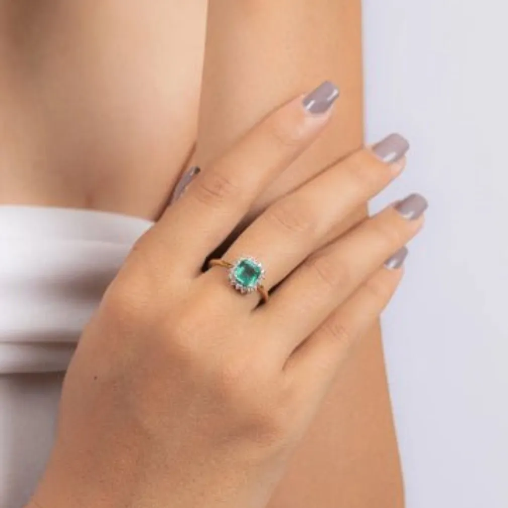 18K Yellow Gold Emerald Ring