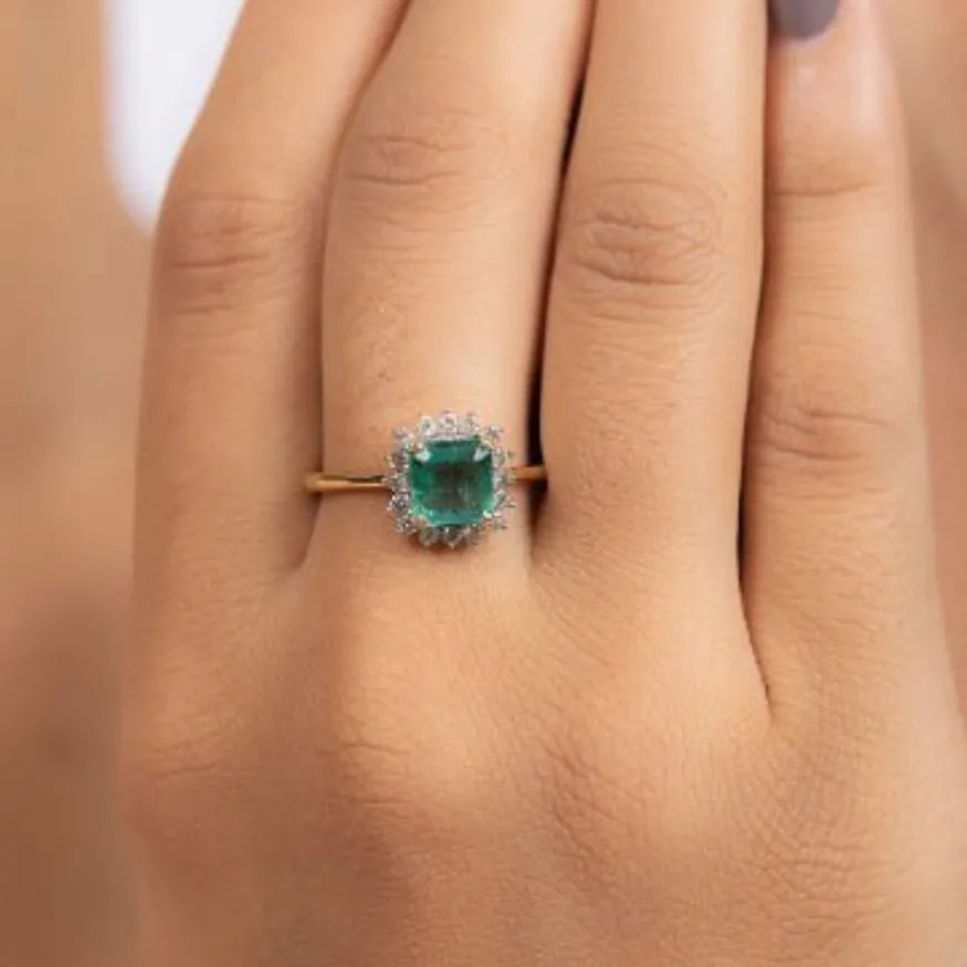 18K Yellow Gold Emerald Ring