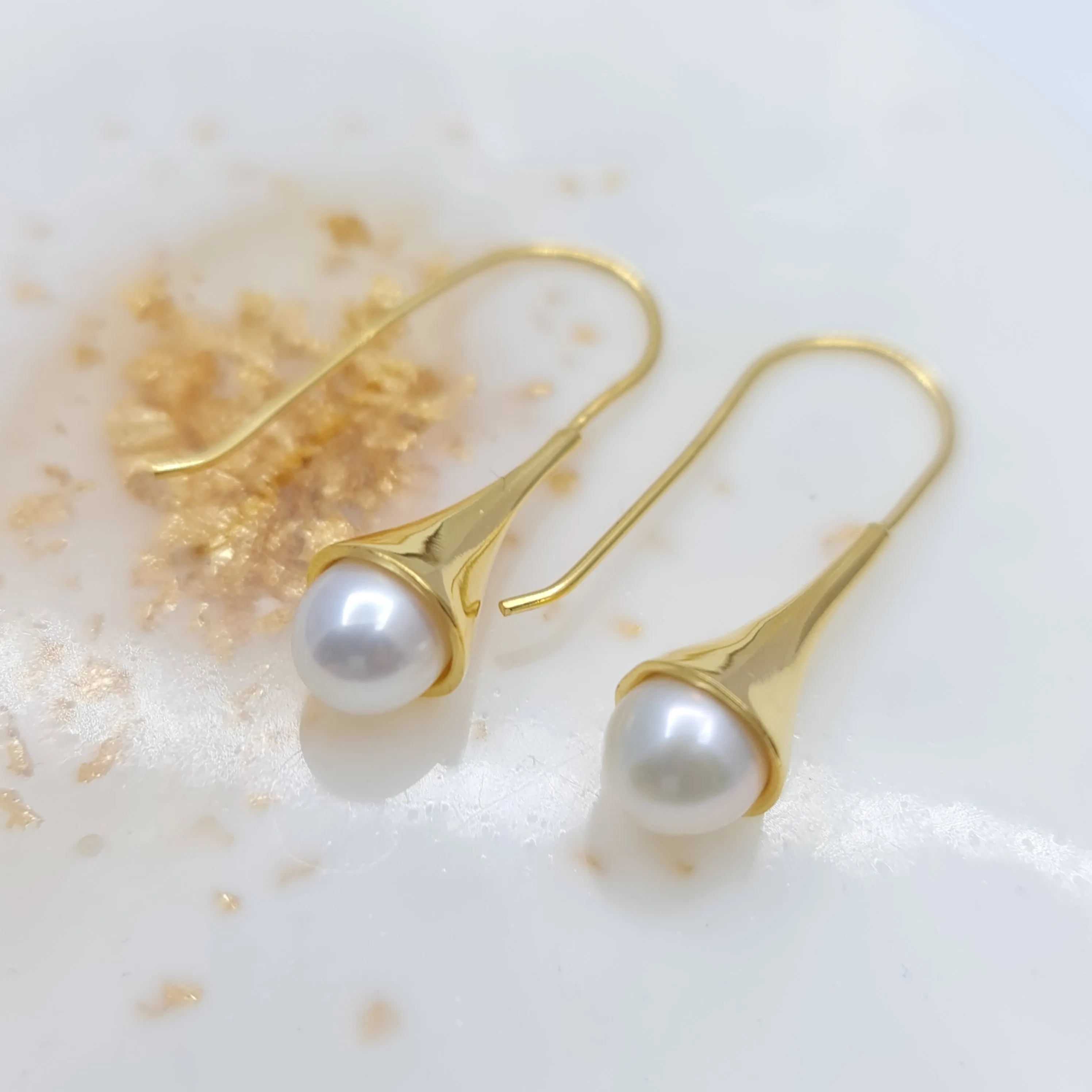 Freshwater Pearl drop earrings Gold