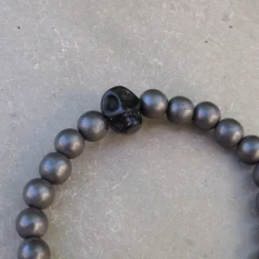 Matte Hematite Gemstones and Howlite Skull Men’s Stretch Bracelet