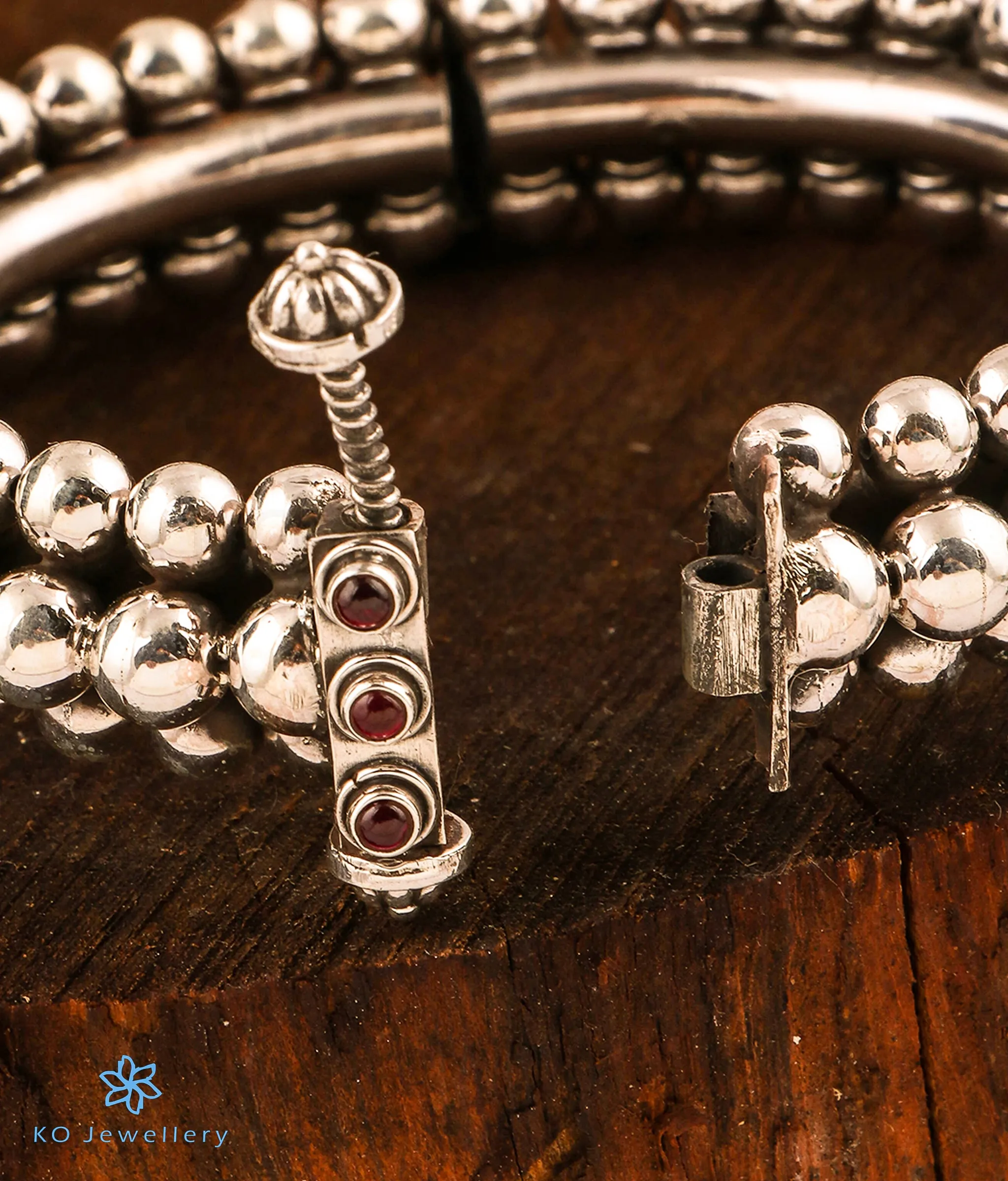 The Paritushti Silver Openable Bracelet (Size 2.4)