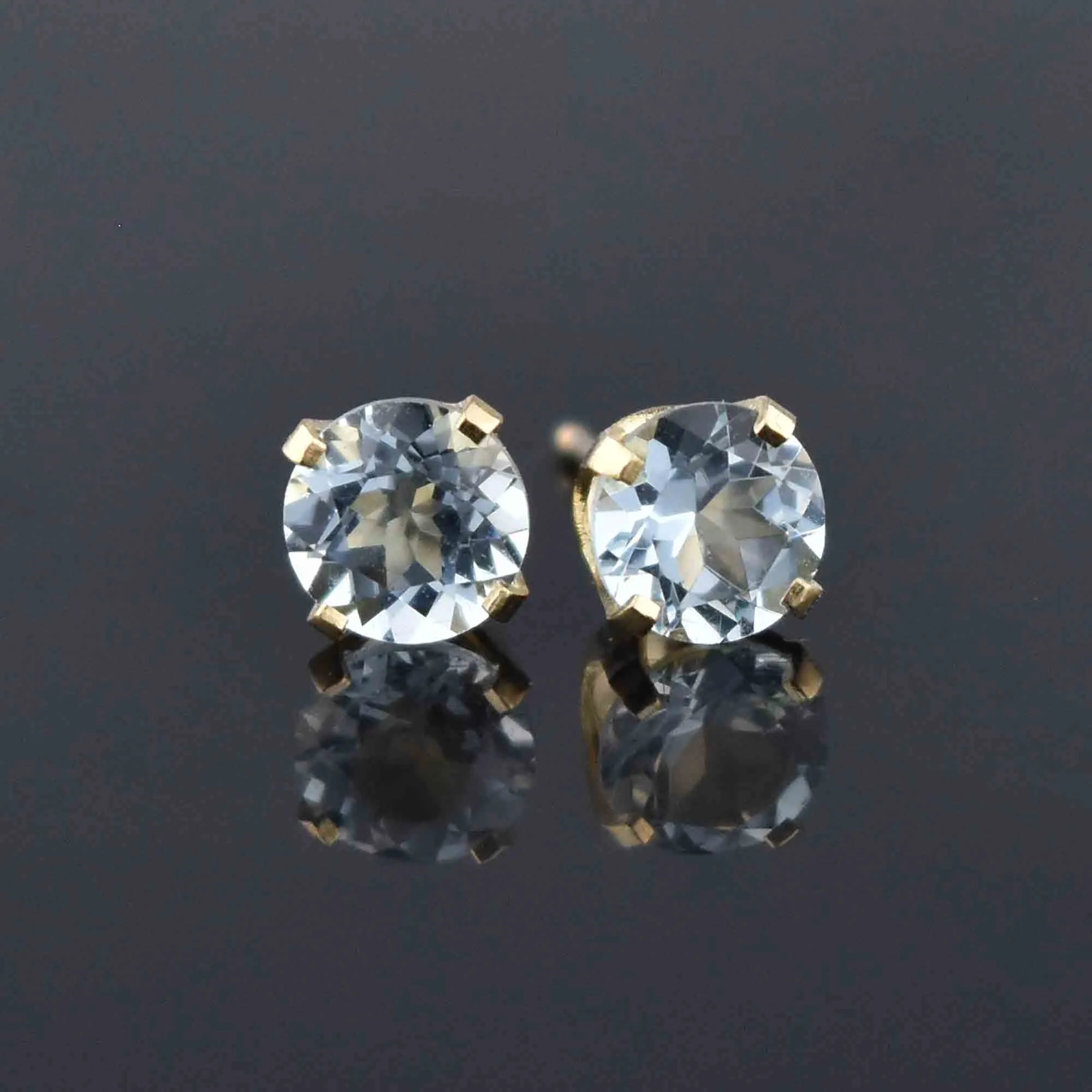 Vintage 14K Gold 1CTW Aquamarine Stud Earrings